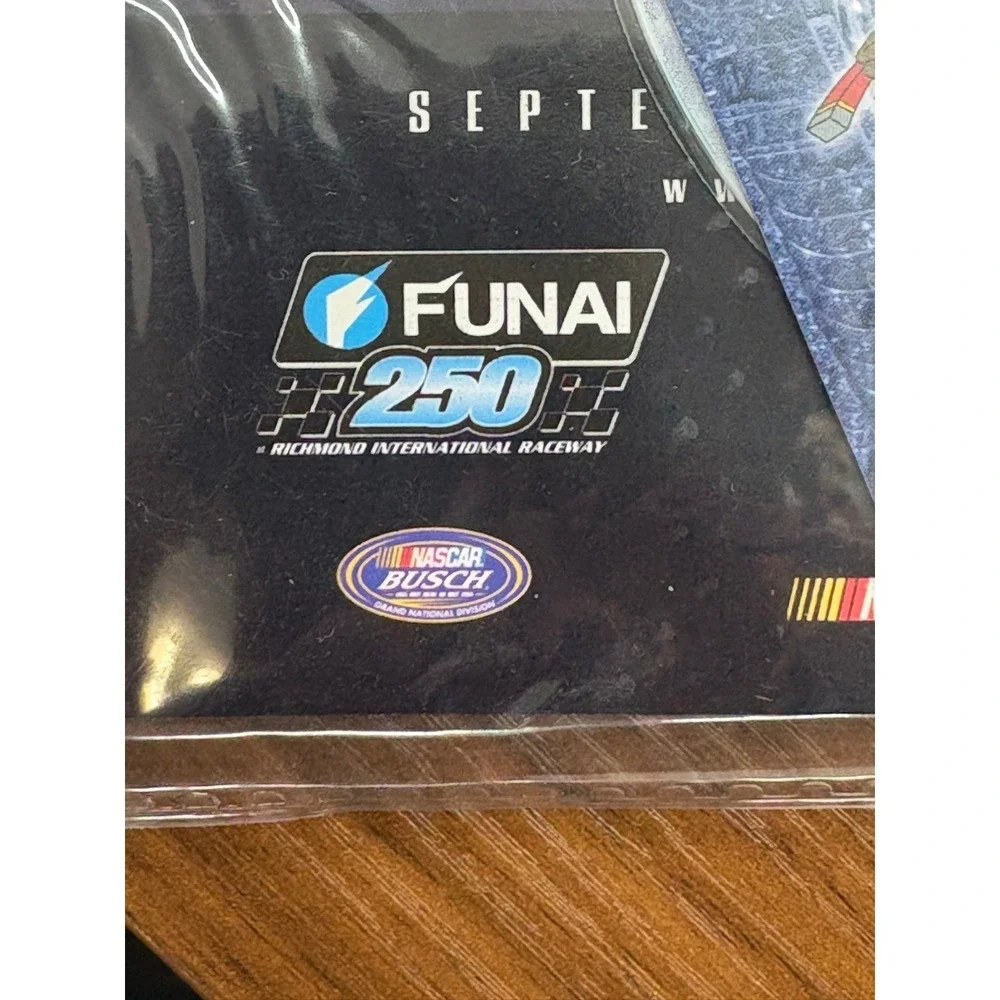 Looney Tunes NASCAR Monte‎ Carlo 400 2002 Program CD and Collectors Pin NEW